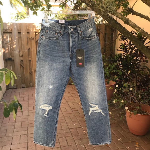 NWT Levi’s 501 Original Cropped and Distressed - Picture 5 of 8